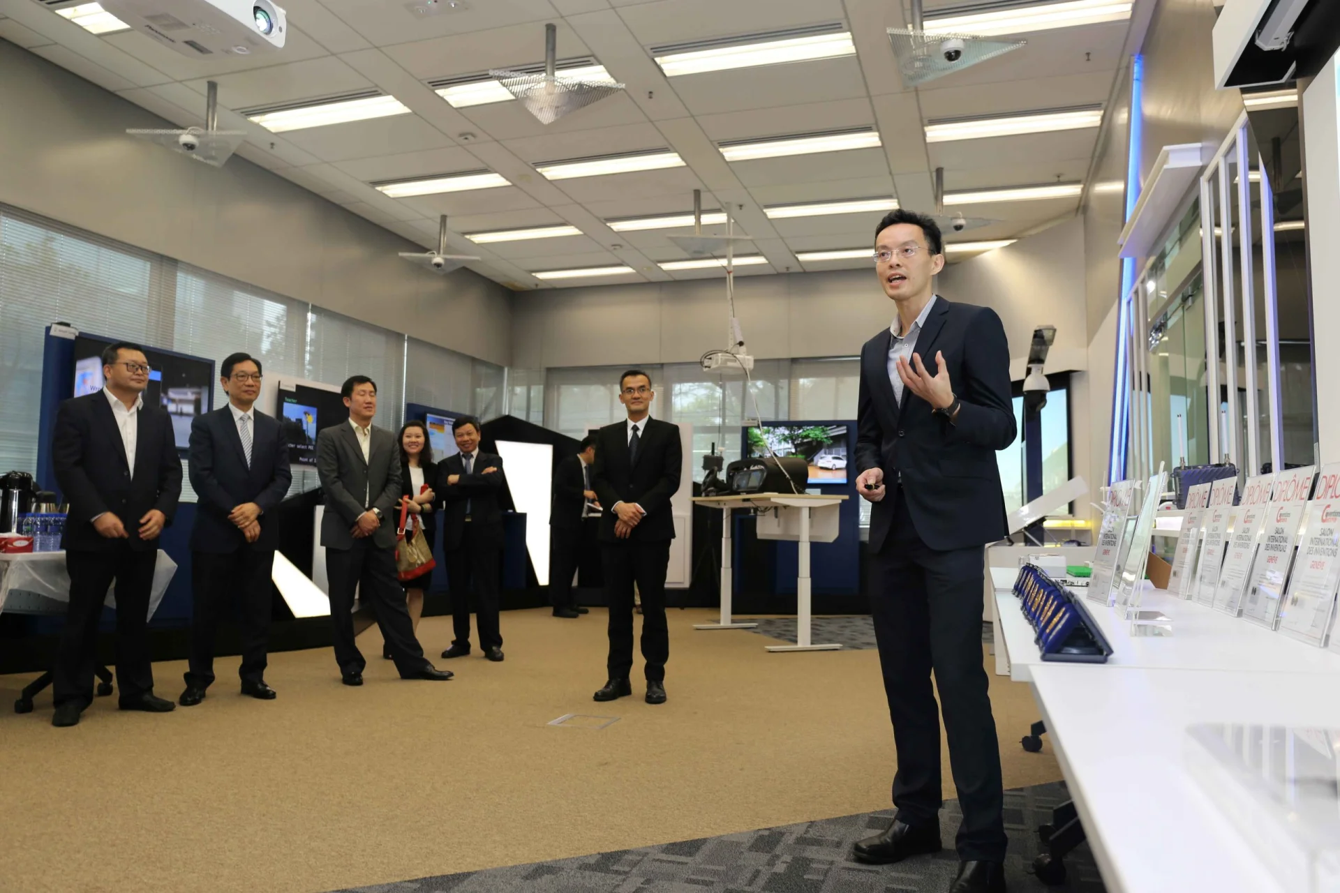 華潤微電子代表團訪問應科院，探討發展創新科技的合作機遇