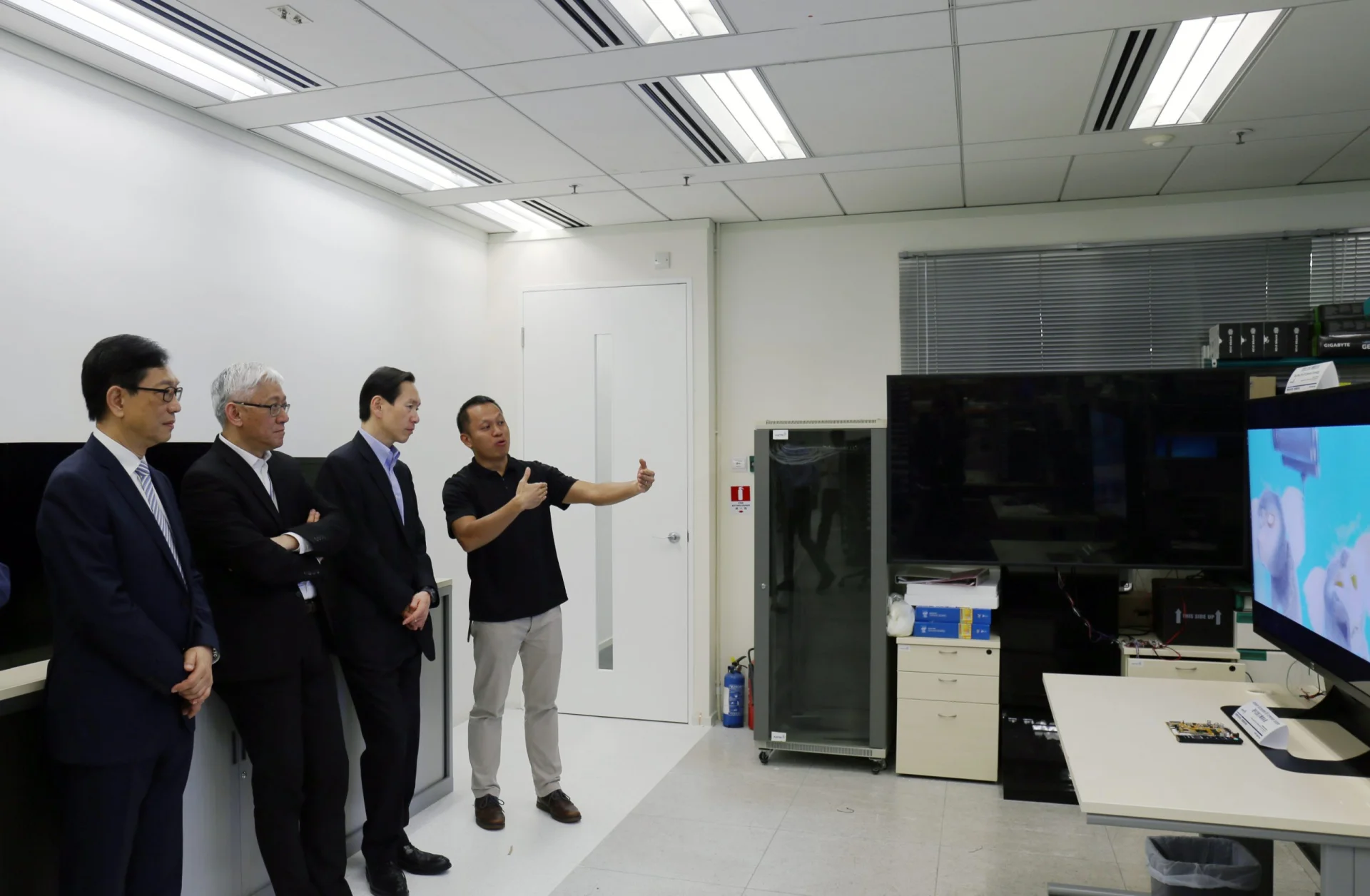 2016-05-20 Bernard Chan visit 3