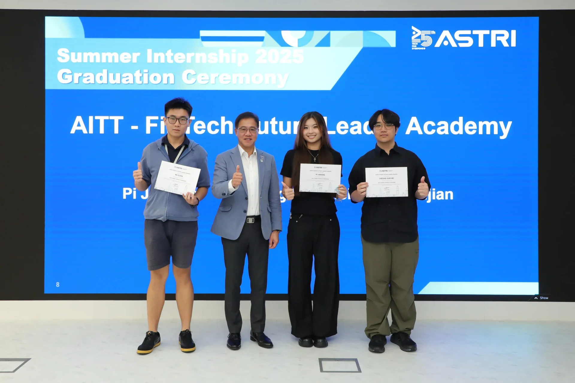 Ir Dr Ted Suen, Chief Executive Officer of ASTRI, presents certificates to the interns