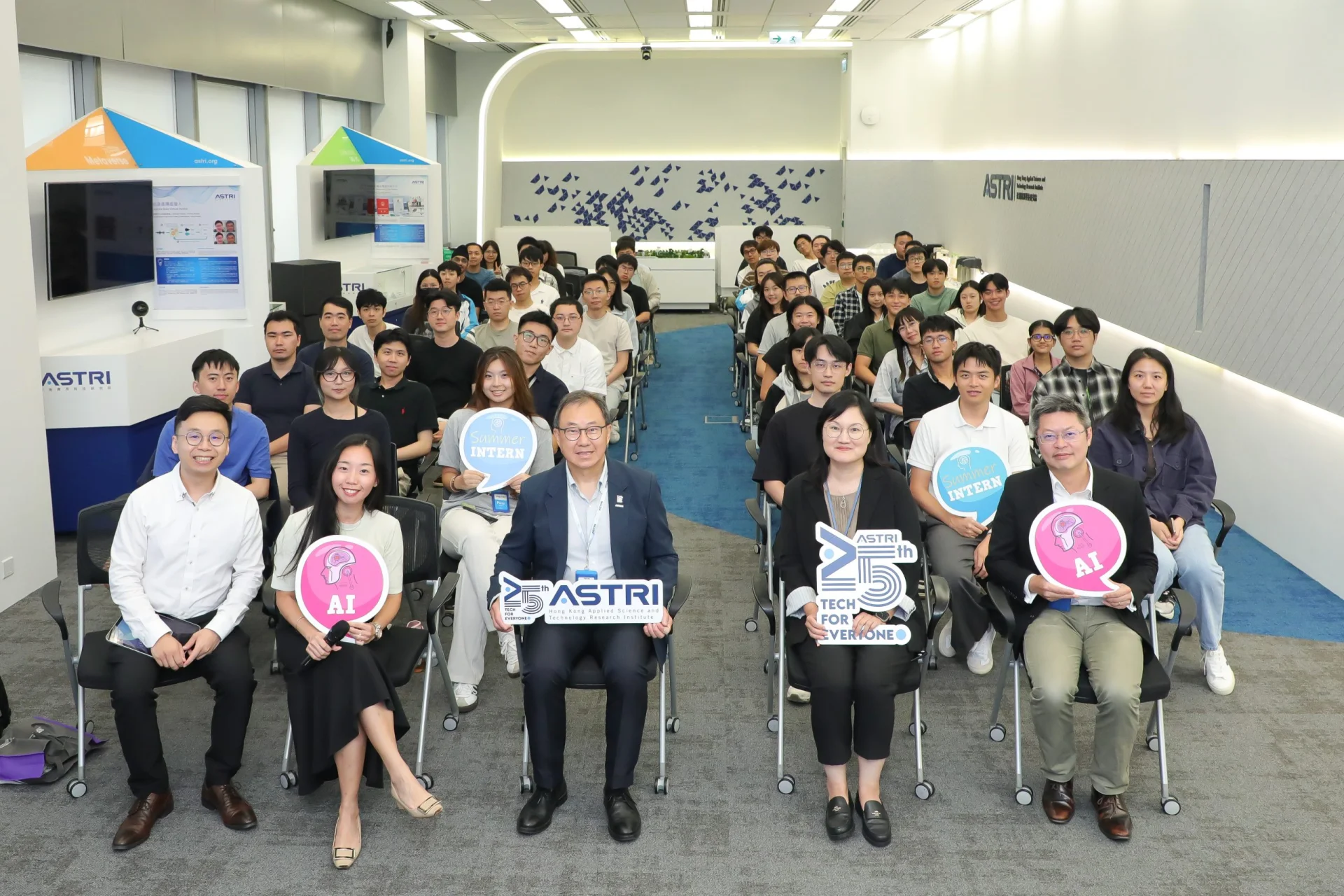 Mr Wilfred Wong, ASTRI Board Member, and Founder and Manging Director of RESOLUTIONS HR & Business Consultancy Company Limited, shares career insights during the Tech Talk