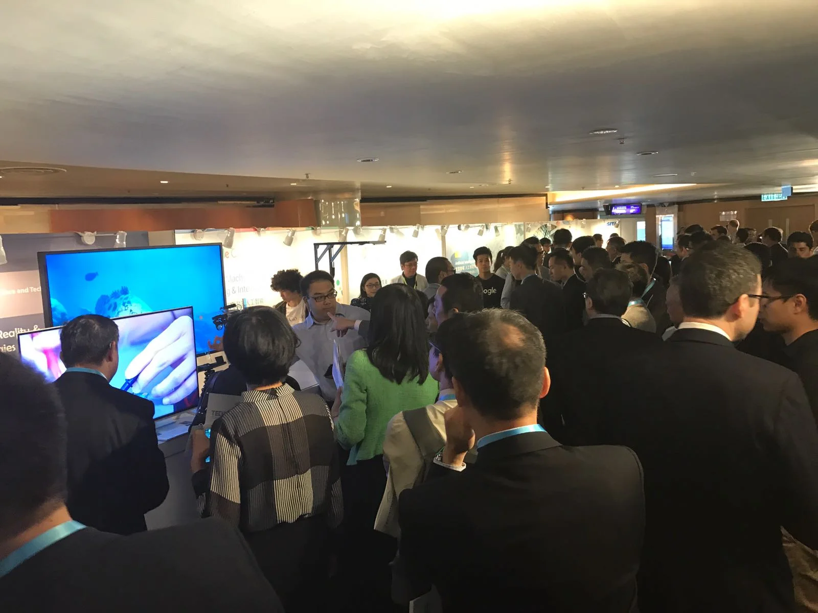 應科院於2016年香港國際機場科技創新研討會暨展覽會中展示嶄新的無線通訊、擴增實境及機械人系統自動化技術