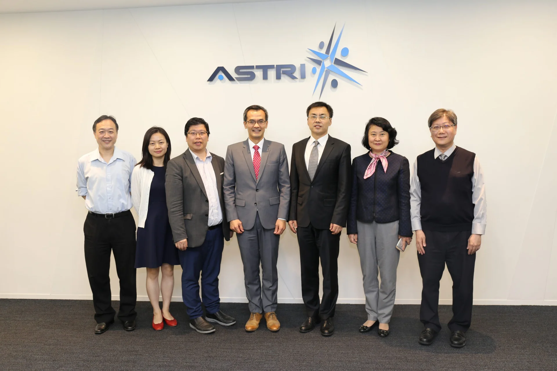 深圳証券交易所代表團到訪應科院