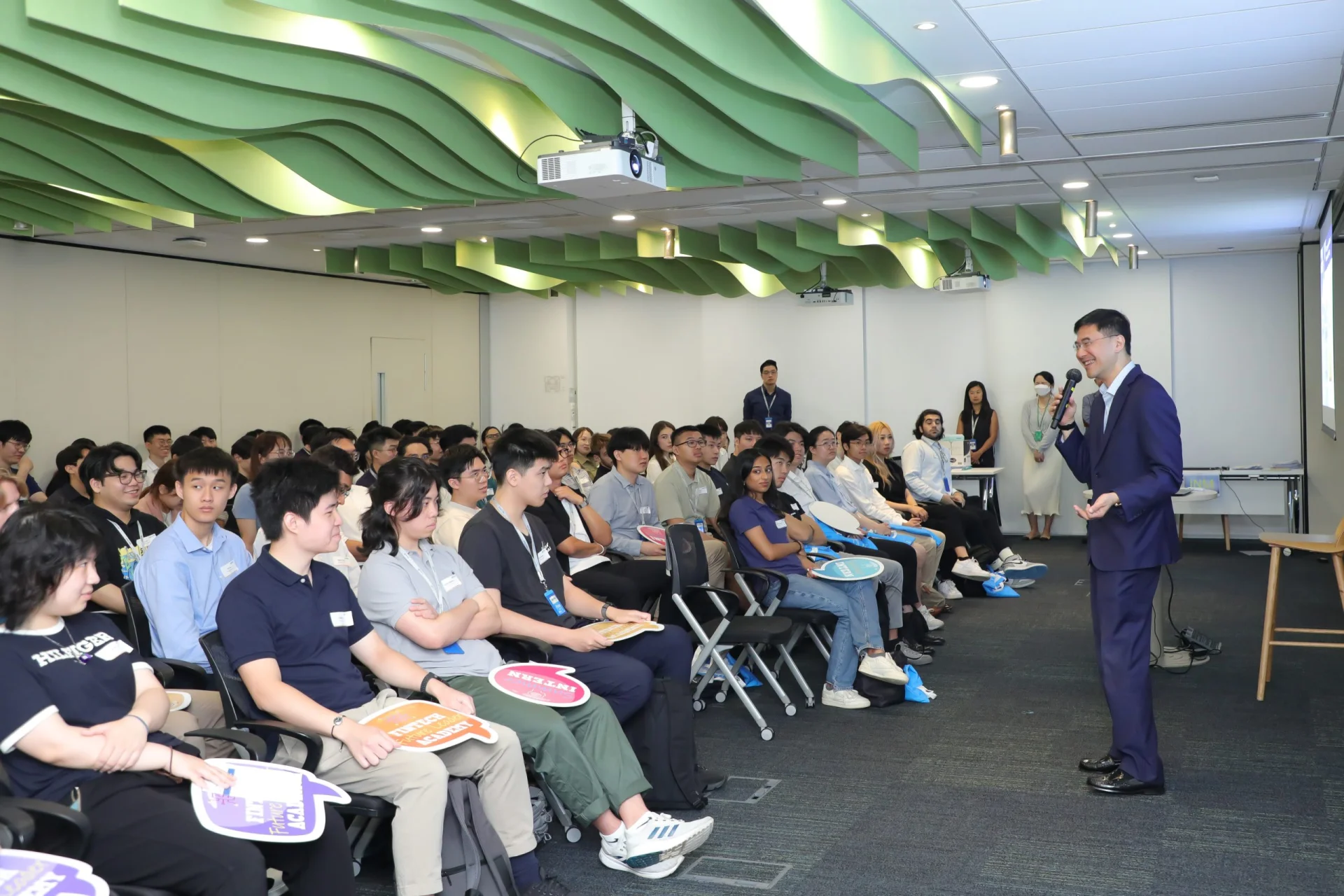 110位環球頂尖大學生體驗香港科研生活 應科院暑期實習計劃今日正式展開