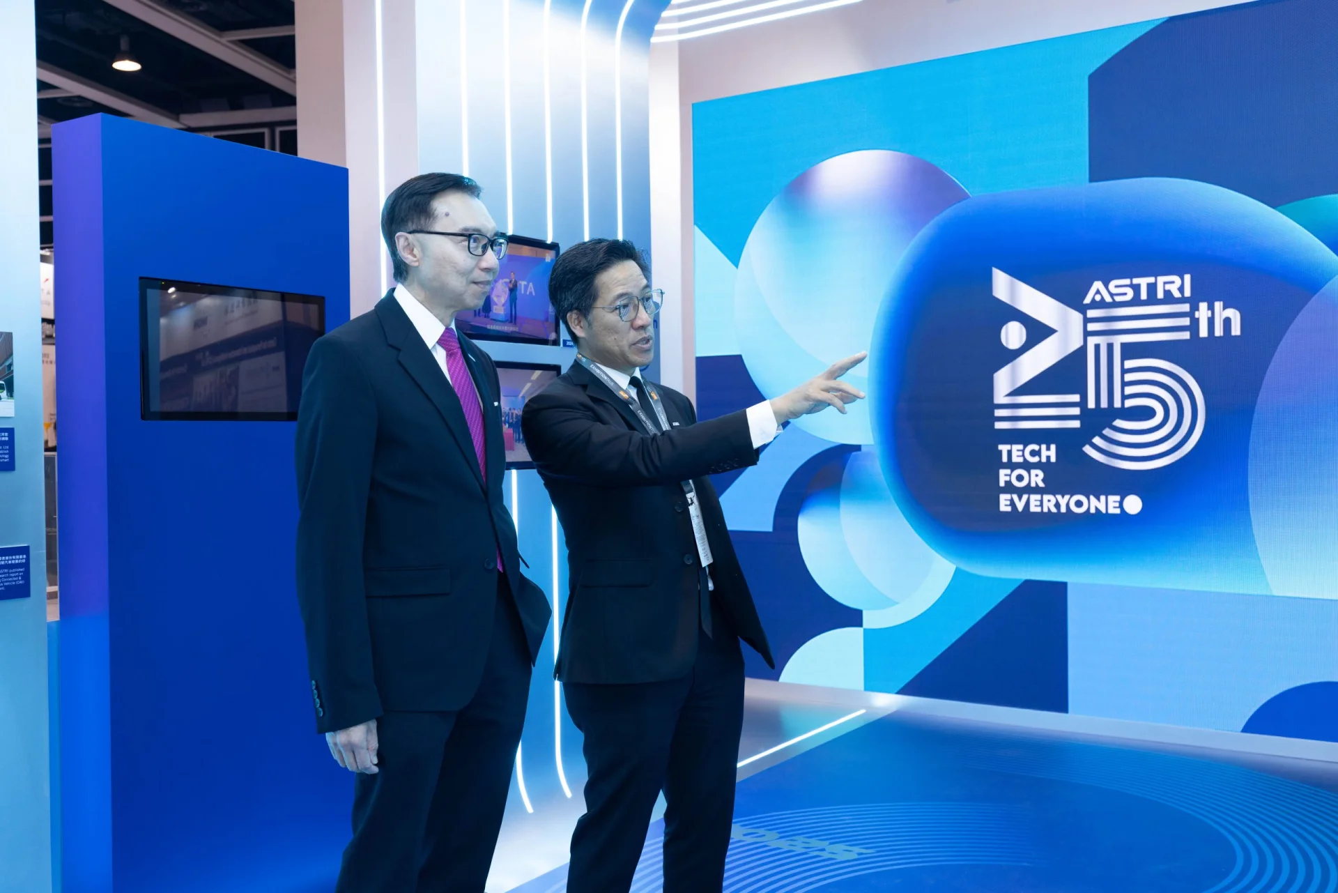 The special “time-tunnel” design of ASTRI’s booth highlighted the institute’s 25 years of I&T achievements