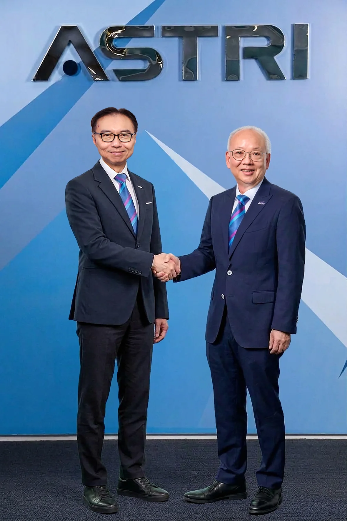 Prof Chan Chi-hou (right) succeeds Ir Prof Sunny Lee as Chairman of ASTRI's Board, serving a two-year term from 21 October 2026 to 20 October 2028.