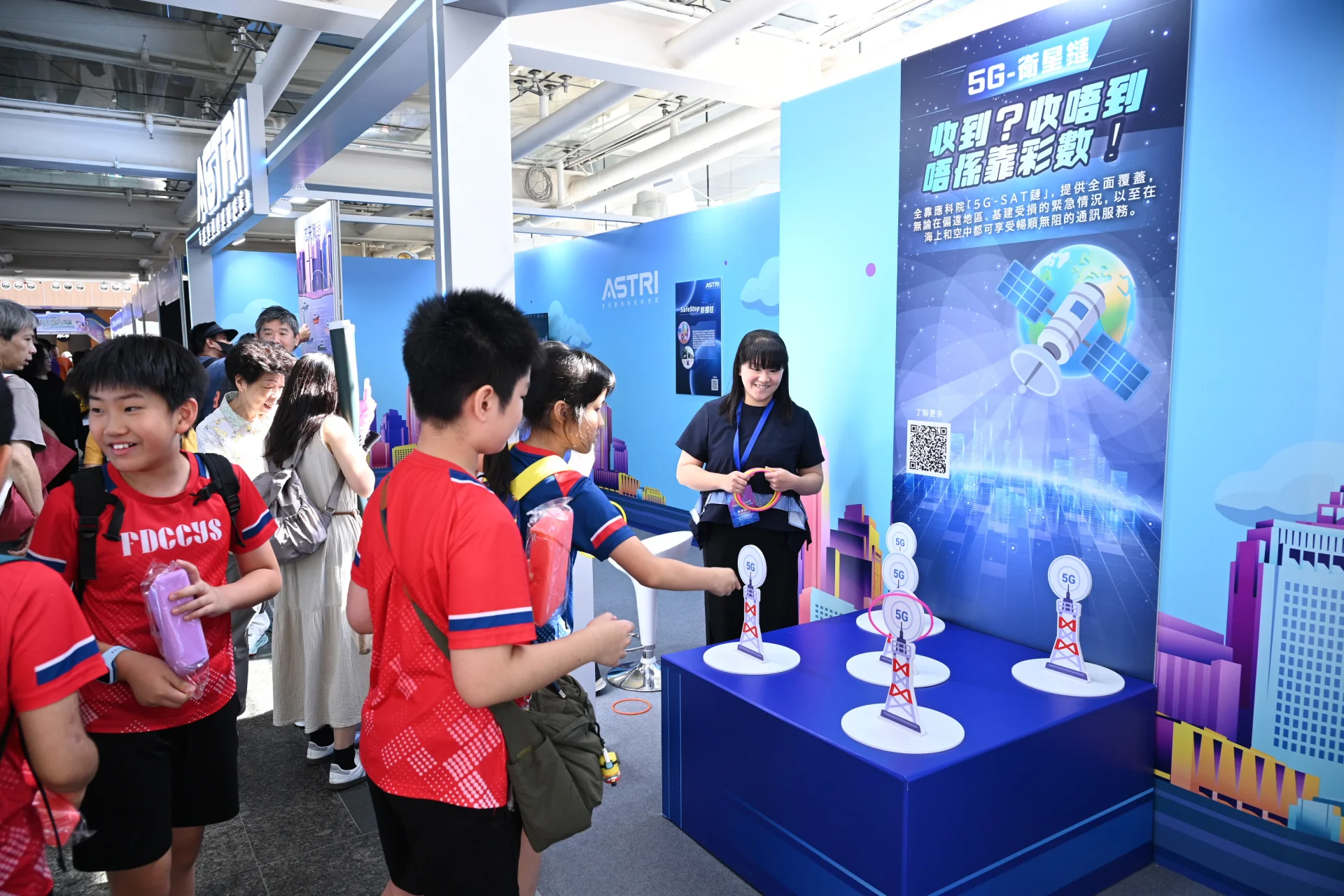 ASTRI showcases a range of cutting-edge technologies and practical solutions at InnoCarnival, attracting numerous members of the public to explore the exhibits and participate in interactive games.