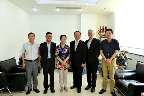 CEO visits Chinese Government Officials
