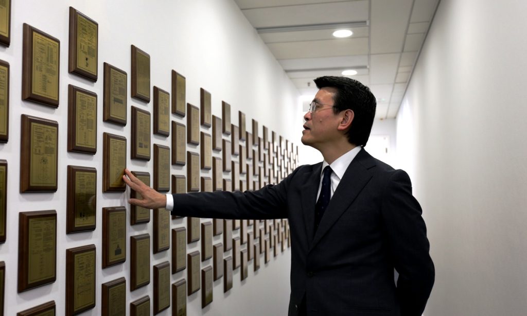 商務及經濟發展局局長到訪應科院了解智慧城市最新科技發展